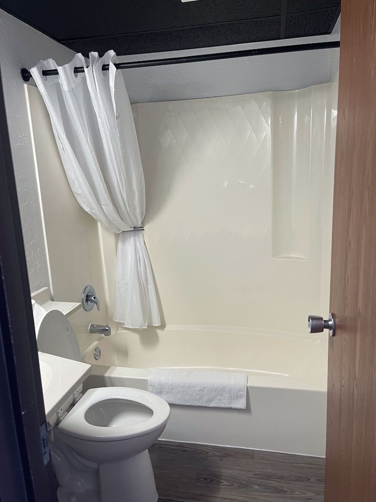 Standard Double Room, 2 Queen Beds photo 2