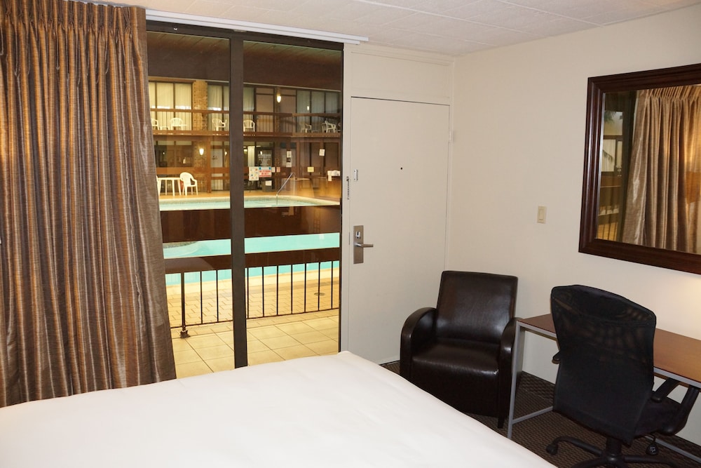 Room, Pool Access, Poolside photo 1