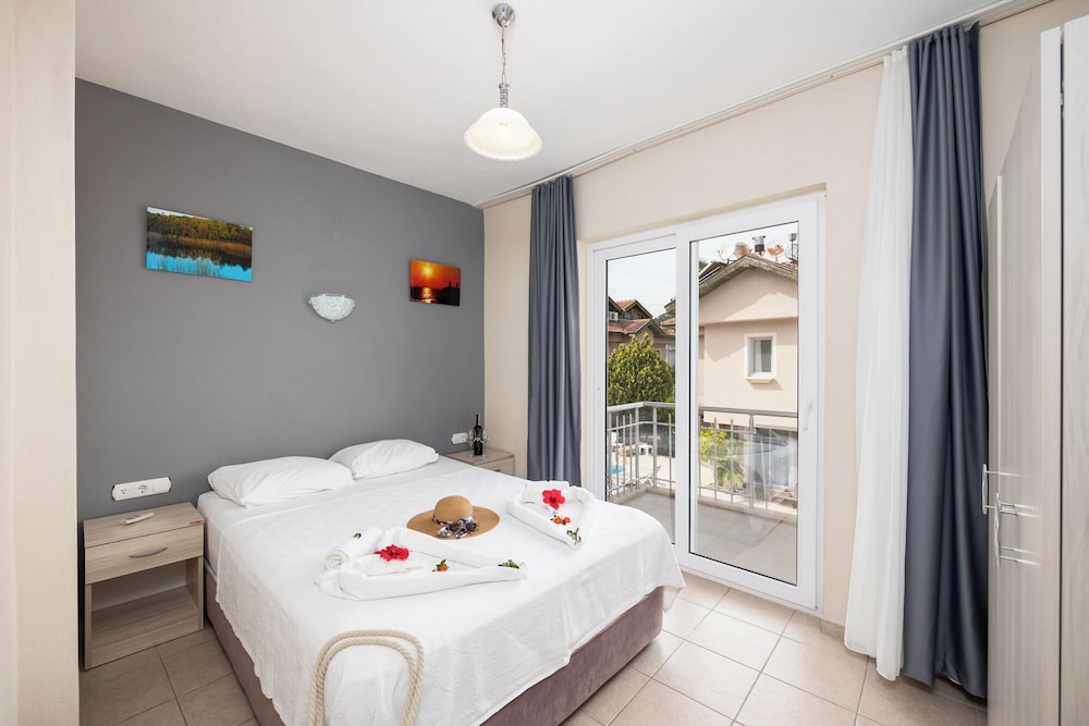Family Room, 2 Bedrooms, Garden View