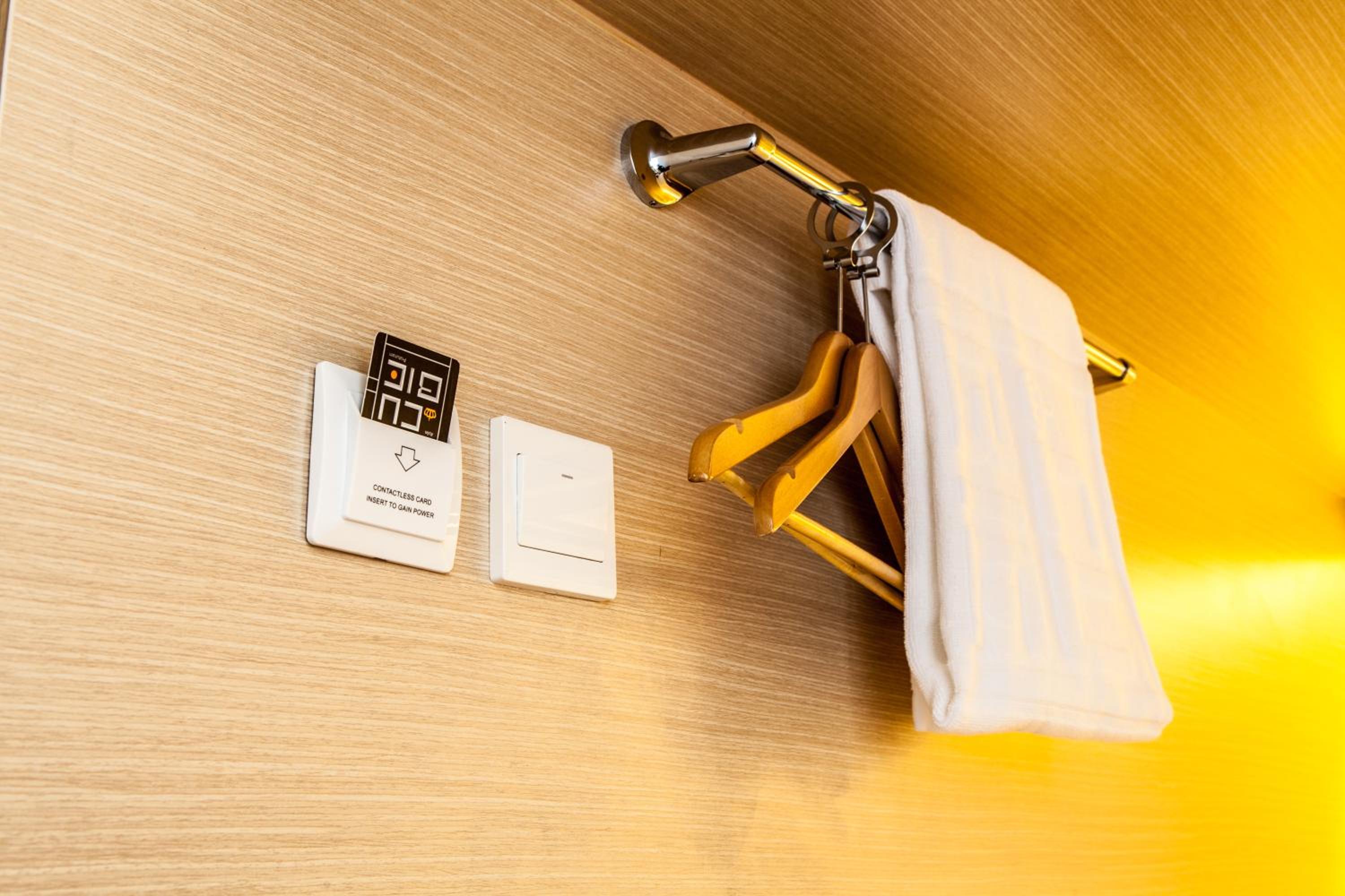6-Bed Mixed Dormitory Room photo 3