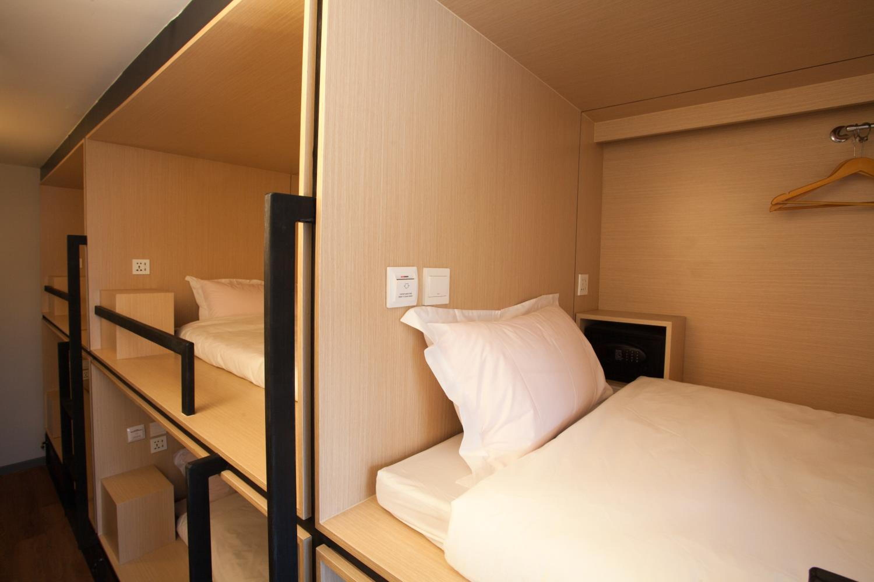 Bed in 6-Bed Female Dormitory Room photo 3