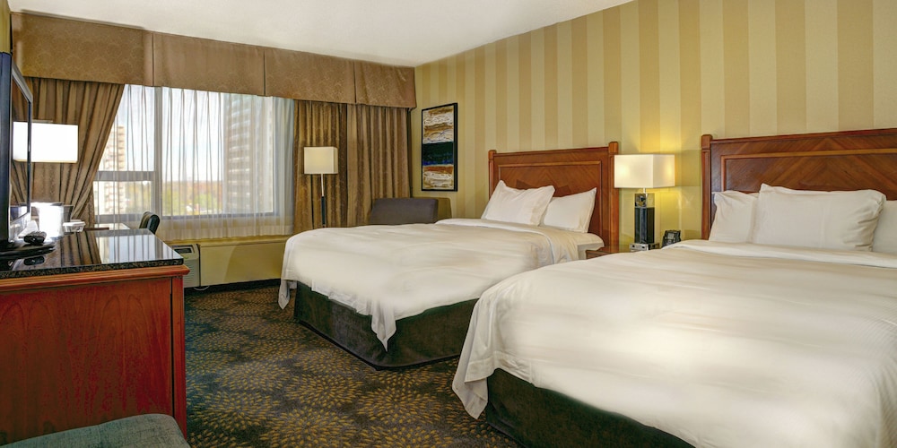 Suite, 2 Queen Beds (Living Room)