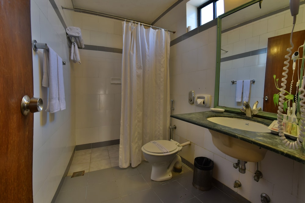 Standard Room, 1 Double or 2 Twin Beds - Photo 5