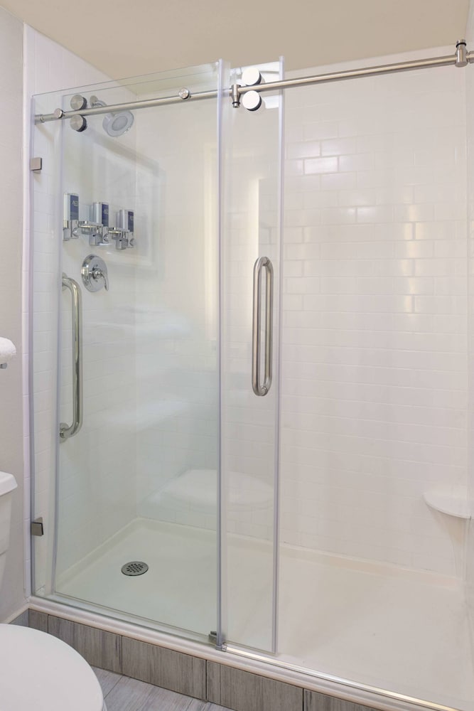 Room, 2 Queen Beds (Hearing Accessible) - Photo 6