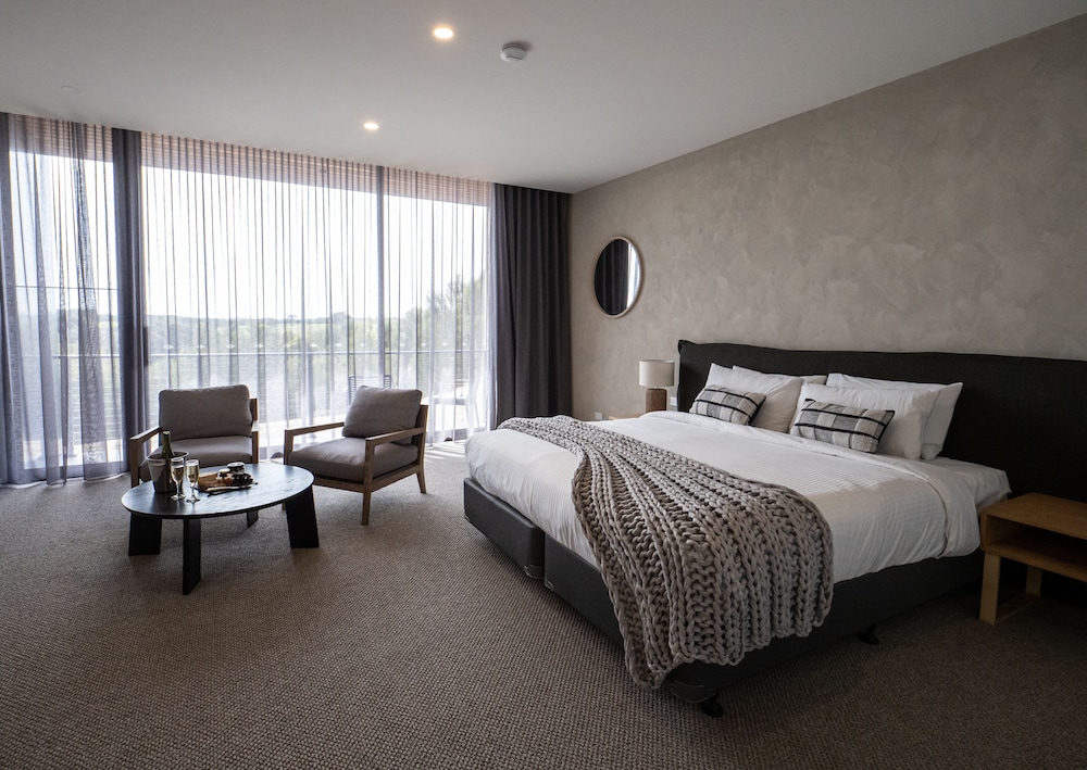 Peninsula Room photo 2