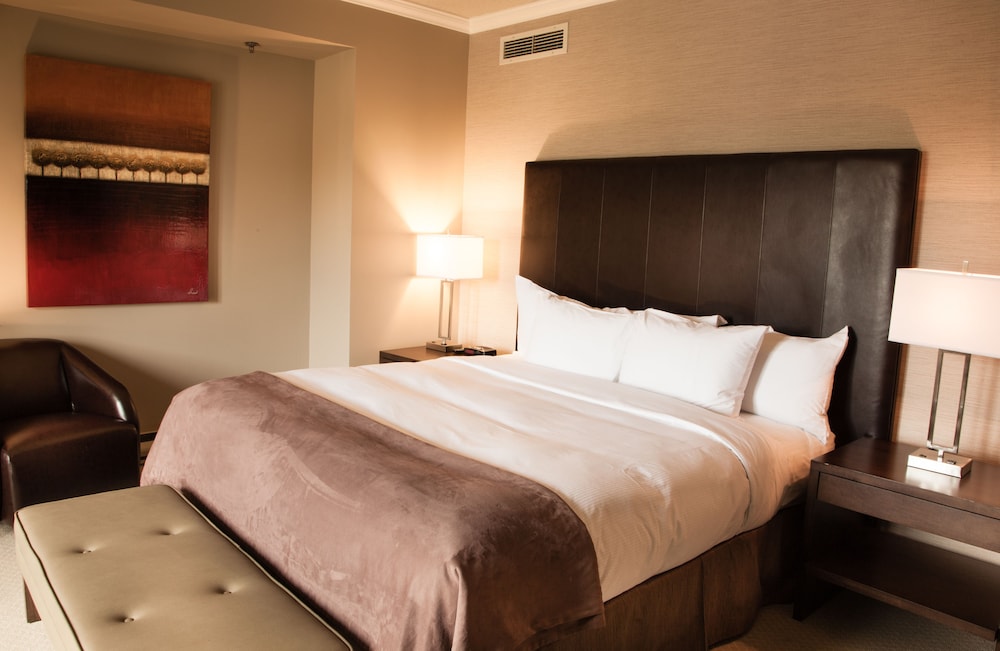 Suite, 1 King Bed with Sofa bed, Non Smoking - Photo 5