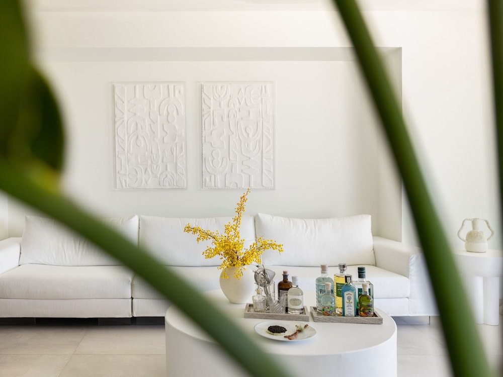 White Suite - Photo 7