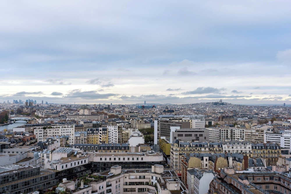 Twin Room with Sacre Coeur View photo 3