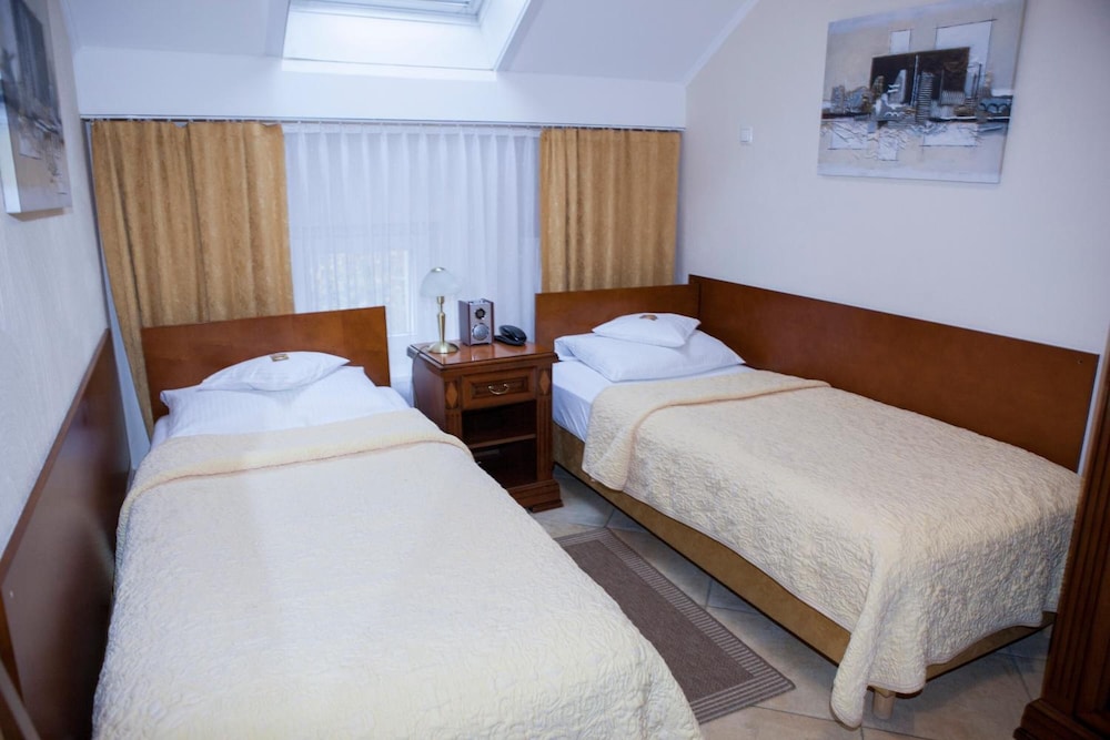 Double Room - Photo 11