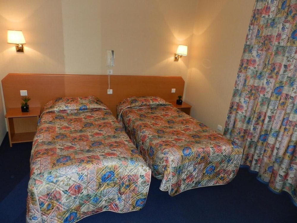 Standard Double or Twin Room - Photo 3