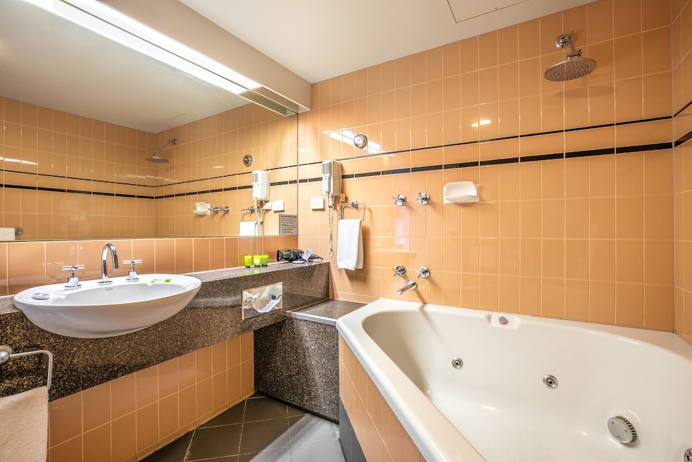 Studio, Jetted Tub, Lake View - Photo 3