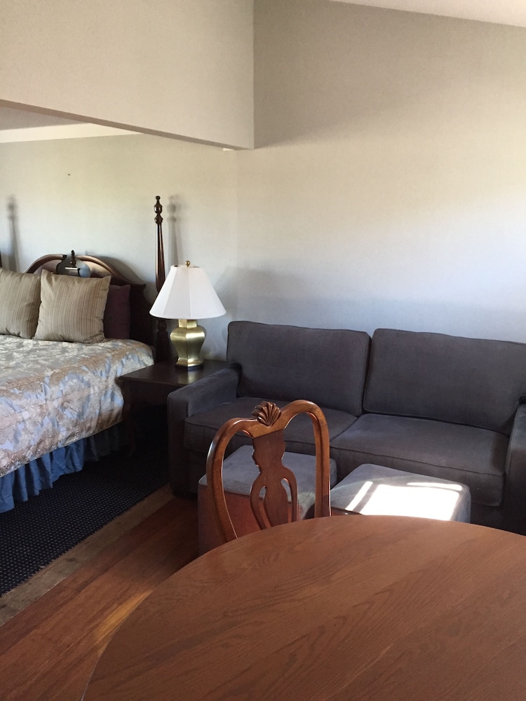 Room, Kitchenette photo 3