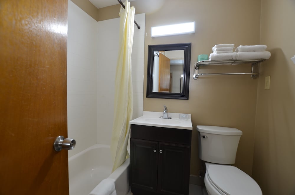 Standard Room, 2 Queen Beds photo 3