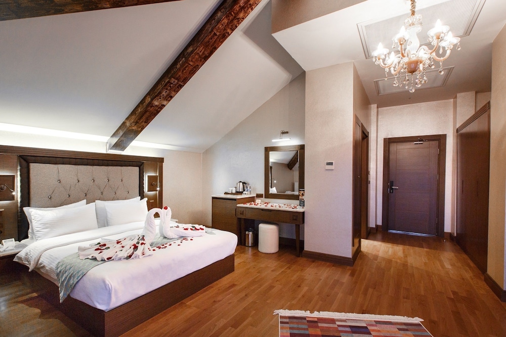 Deluxe Suite, Hot Tub, Lake View