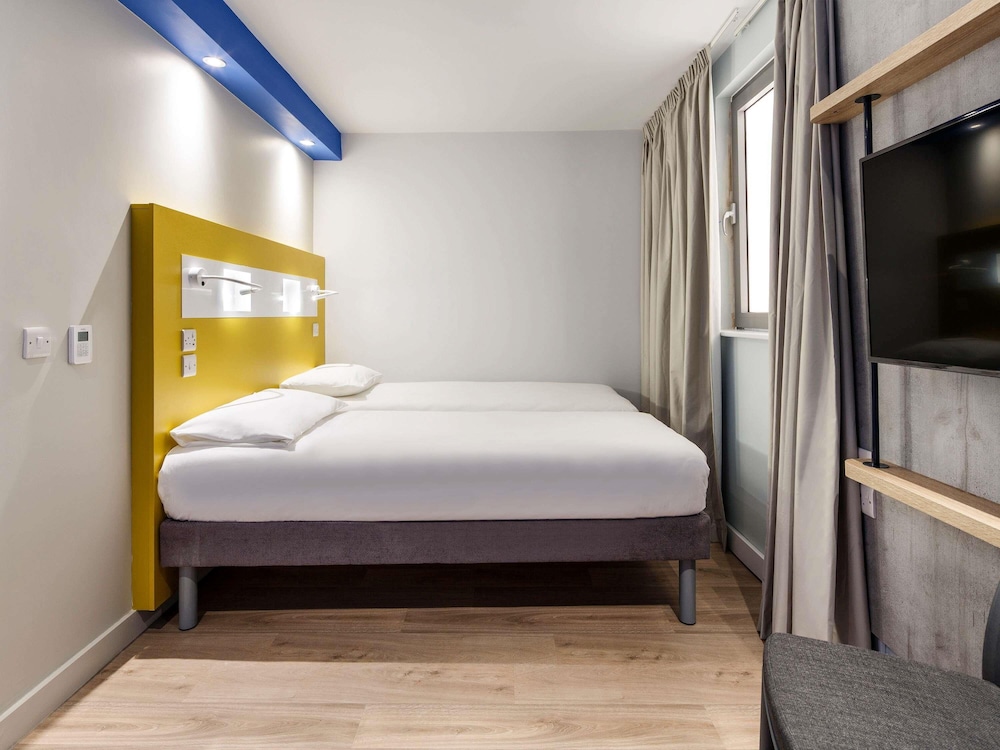 Twin Room (No View windon) photo 3