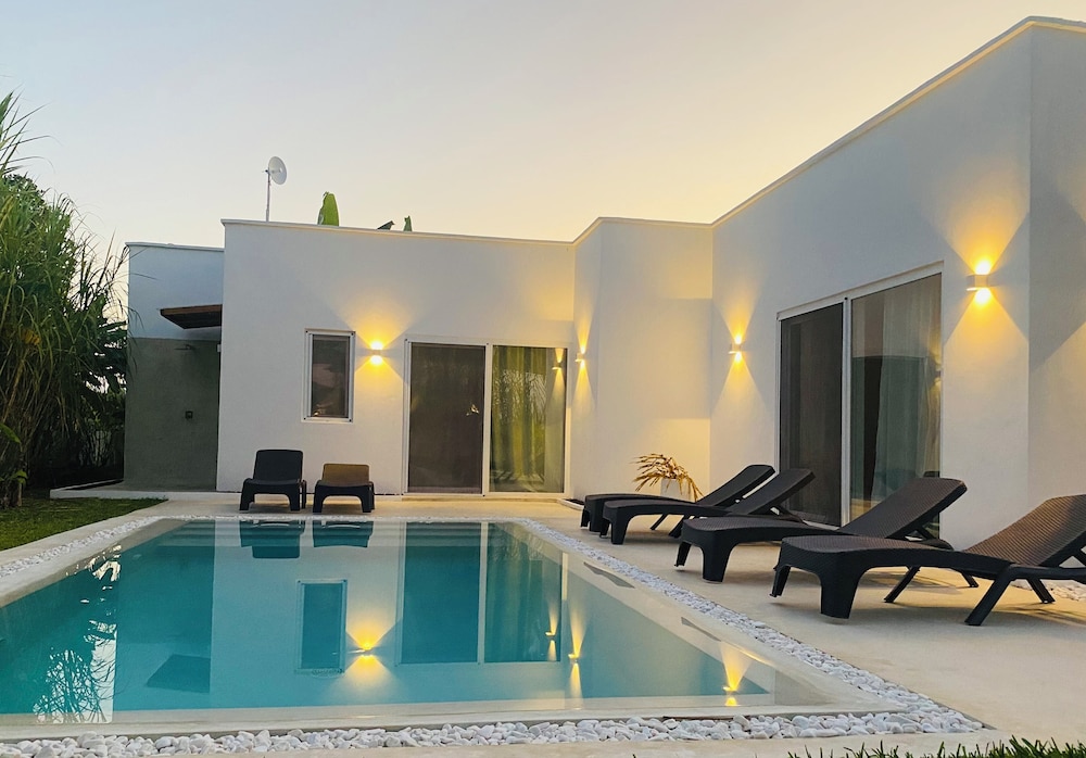 Luxury Villa, Patio, Garden View photo 1