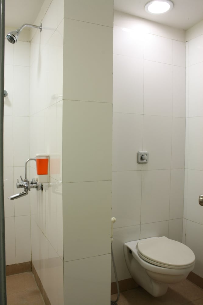 Twin Room - Photo 12