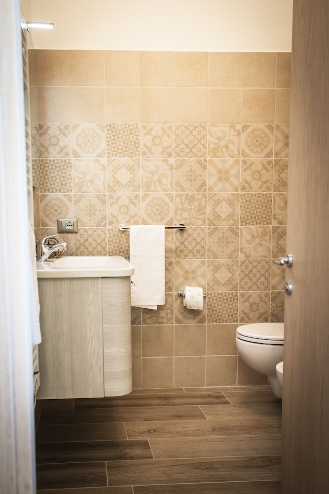 Double Room - Photo 12
