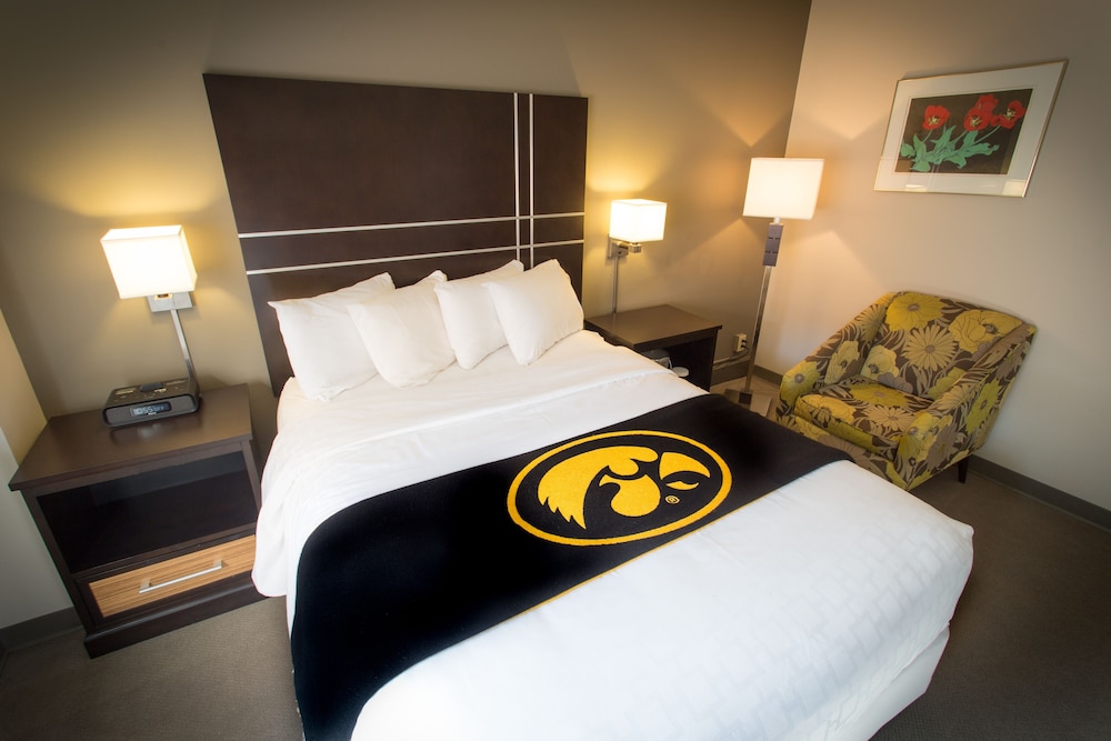 Business Room, 1 Queen Bed, River View photo 1