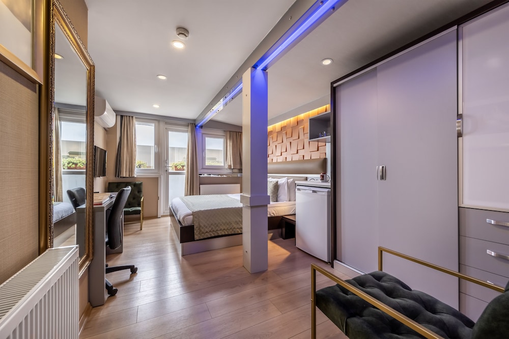Basic Loft, 2 Bedrooms, Smoking, Terrace photo 1