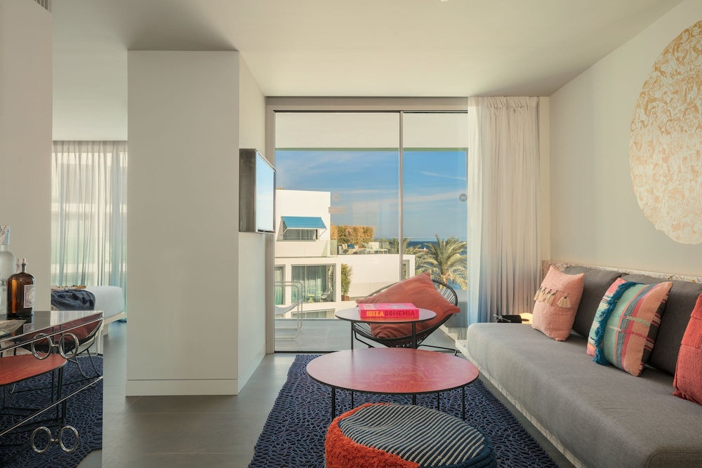 Suite, 1 King Bed, Sea View (Balcony) - Photo 3