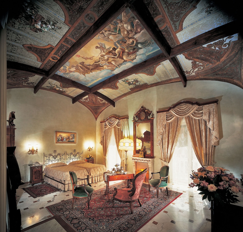 Junior Suite (Superior, Side Sea View) - Photo 3
