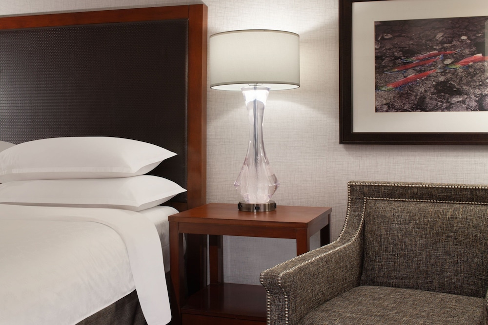 Traditional Room, 1 King Bed (Hearing Accessible) - Photo 2