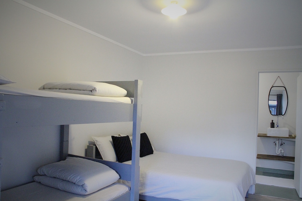 Standard Quadruple Room (Double with Bunk Bed) photo 1