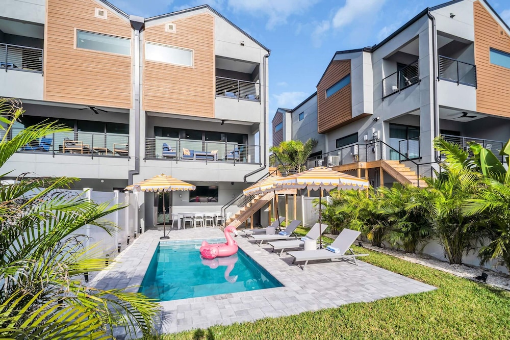 NEW 4 Bed 3 Bath Heated Salt Pool Walk2beach, Foto 55