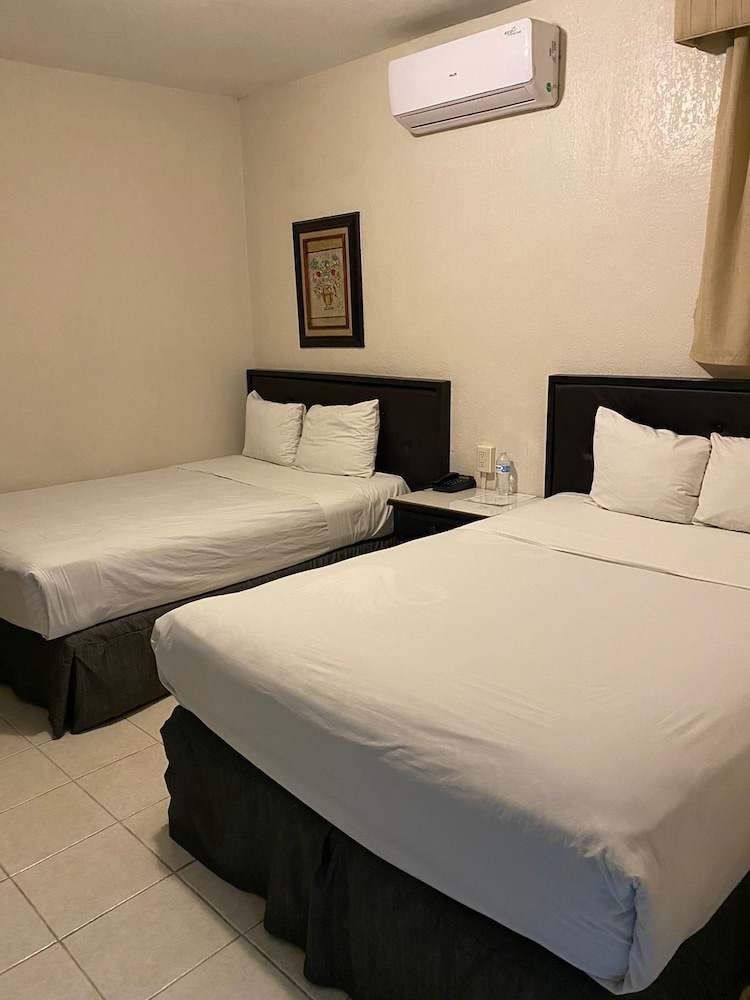 Basic Quadruple Room photo 3