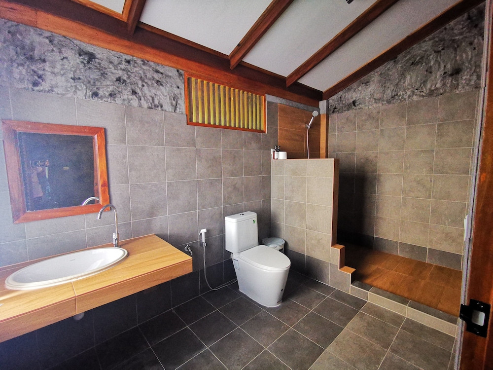 Two-Bedroom Bungalow Seaview - Air Conditioning photo 3