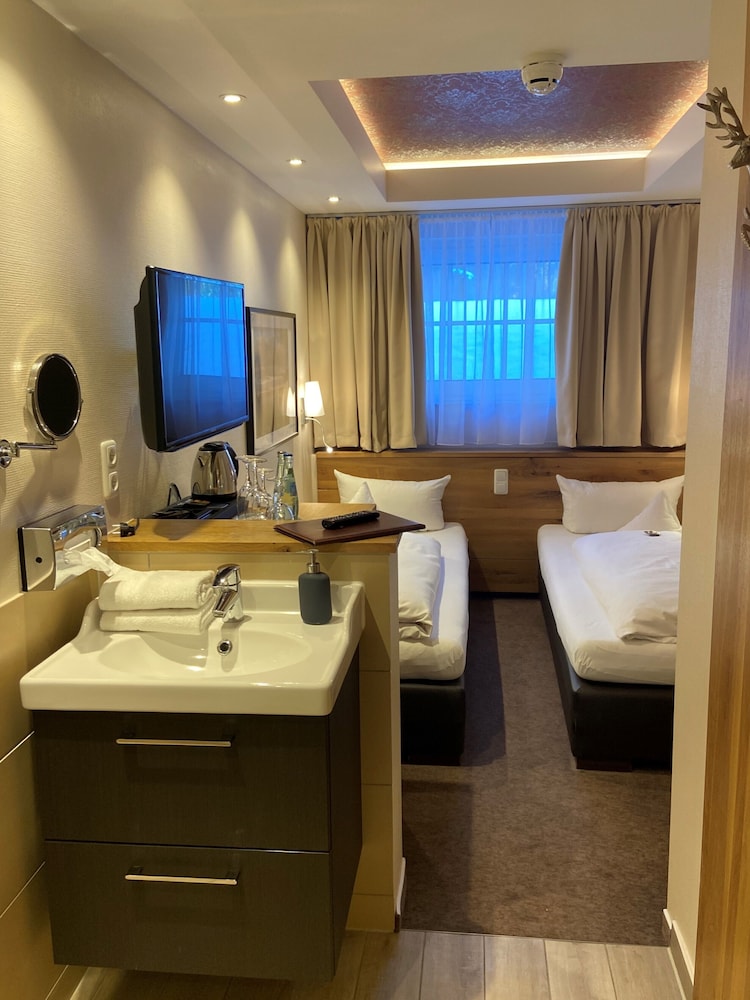 Basic Twin Room