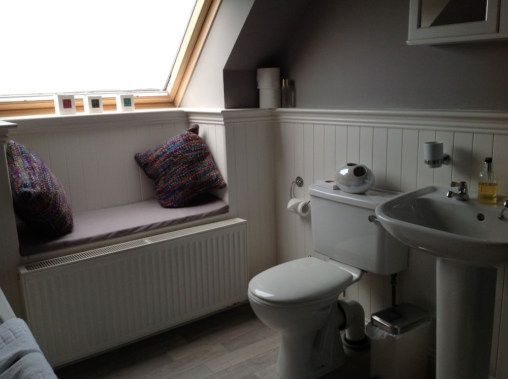 Twin Room with Shared Bathroom photo 3