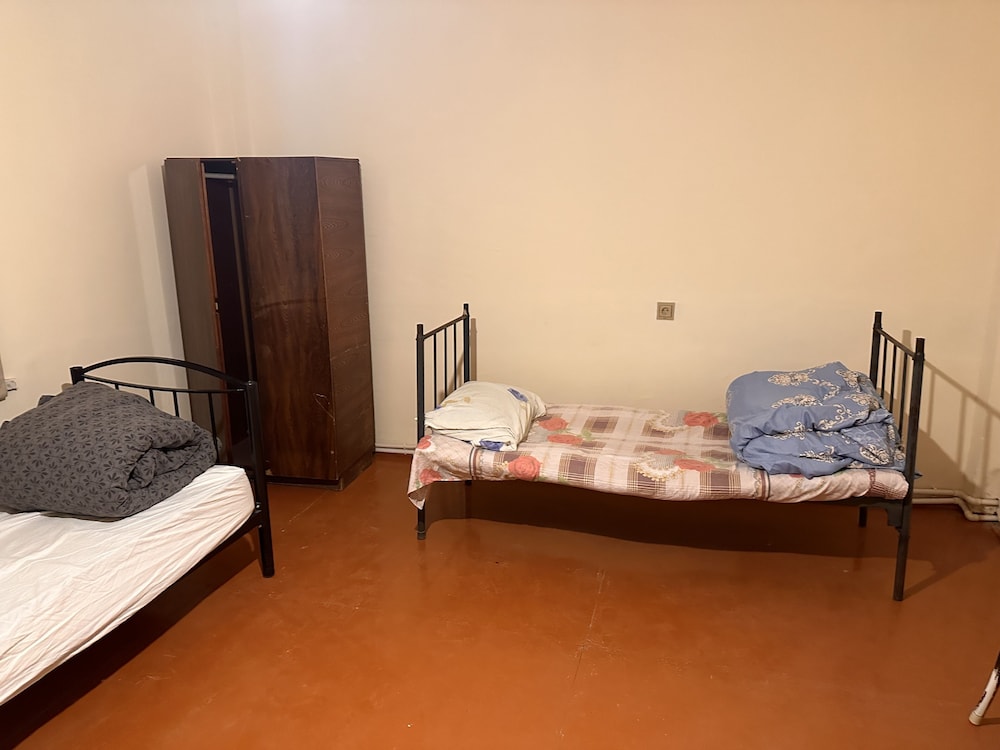 Basic Double or Twin Room - Photo 17