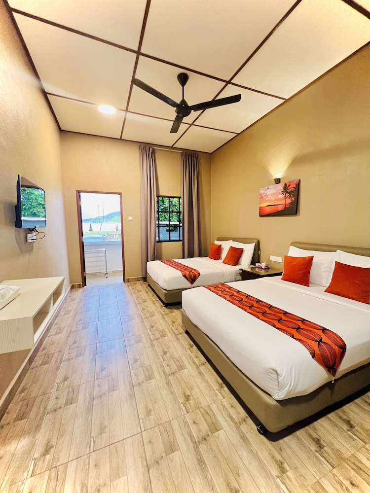 Family Room, 2 Queen Beds, Accessible, Balcony photo 1