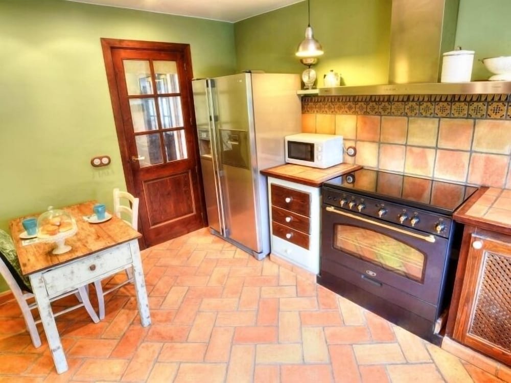 House, 4 Bedrooms photo 2