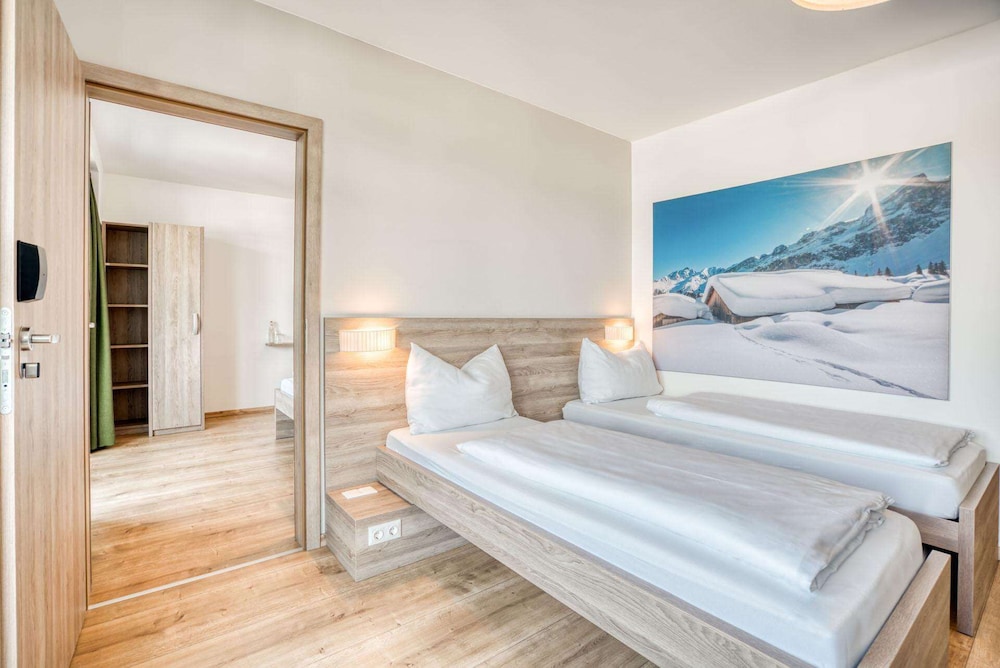 Family Room, 2 Bedrooms, Balcony, Mountain View photo 1