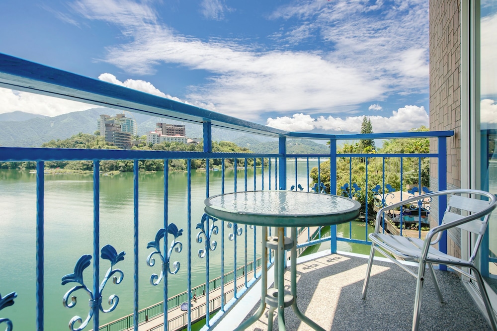 King Room with Lake View - Photo 6