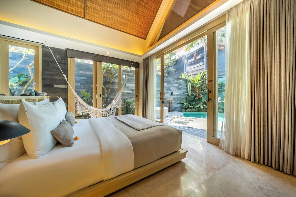 Smart 1 Bedroom Villa with Private Pool & Hot Tub - Photo 9