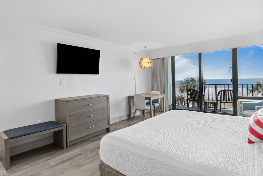 Schooner Oceanfront Deluxe King Cabana Room - Photo 4