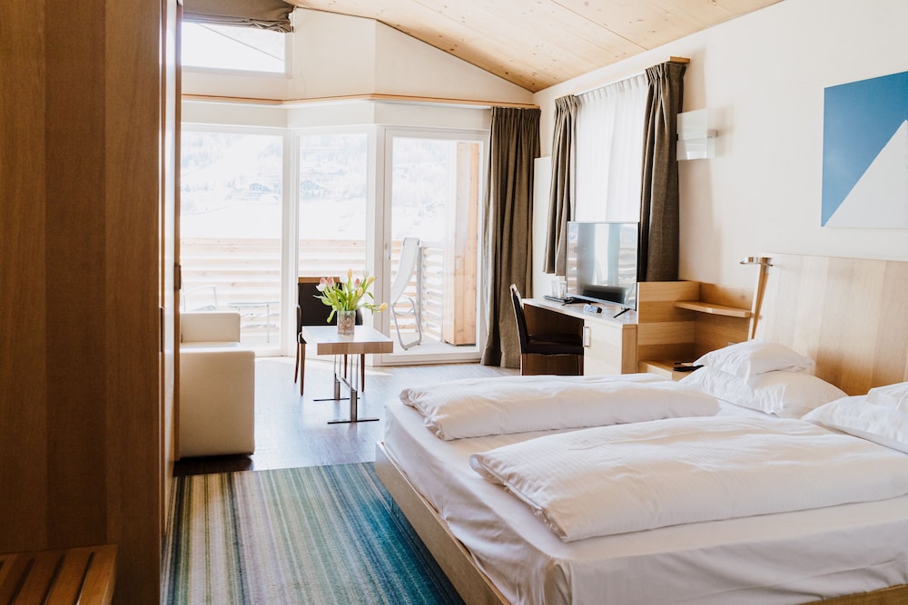 Deluxe Room - Photo 6