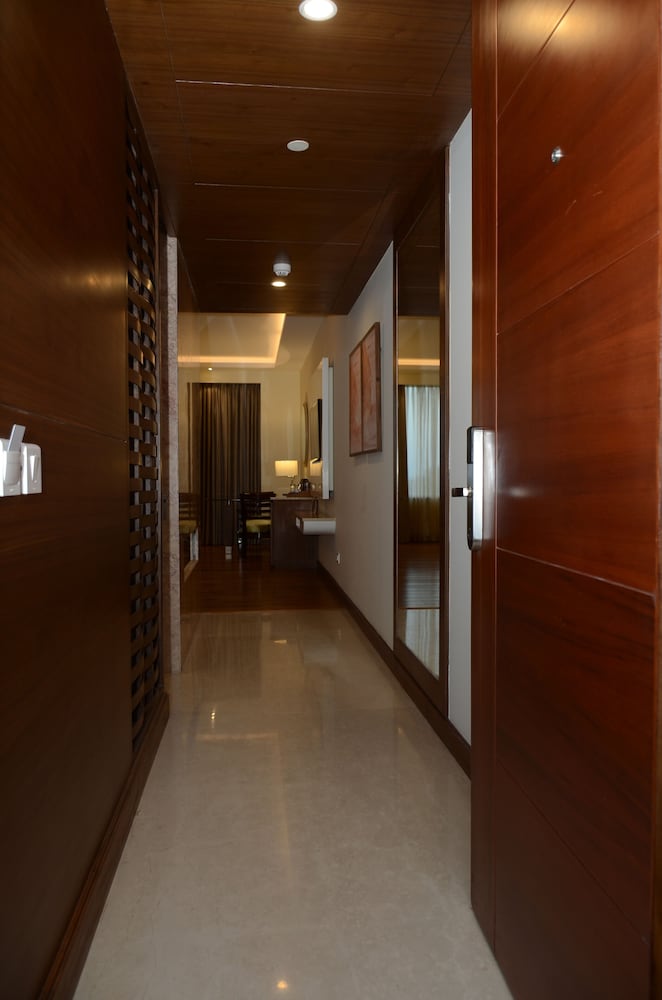 Junior Suite, 1 Double Bed, Bathtub - Photo 6