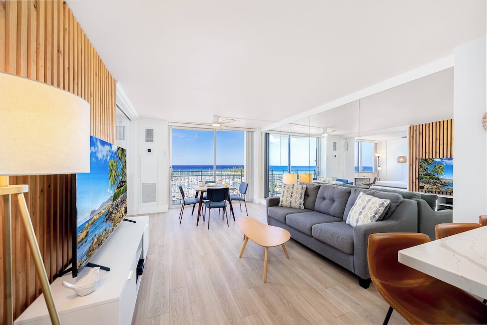 Ocean View 1BR at Ilikai Marina: Apartment, 1 Bedroom, Ocean View (0187) photo