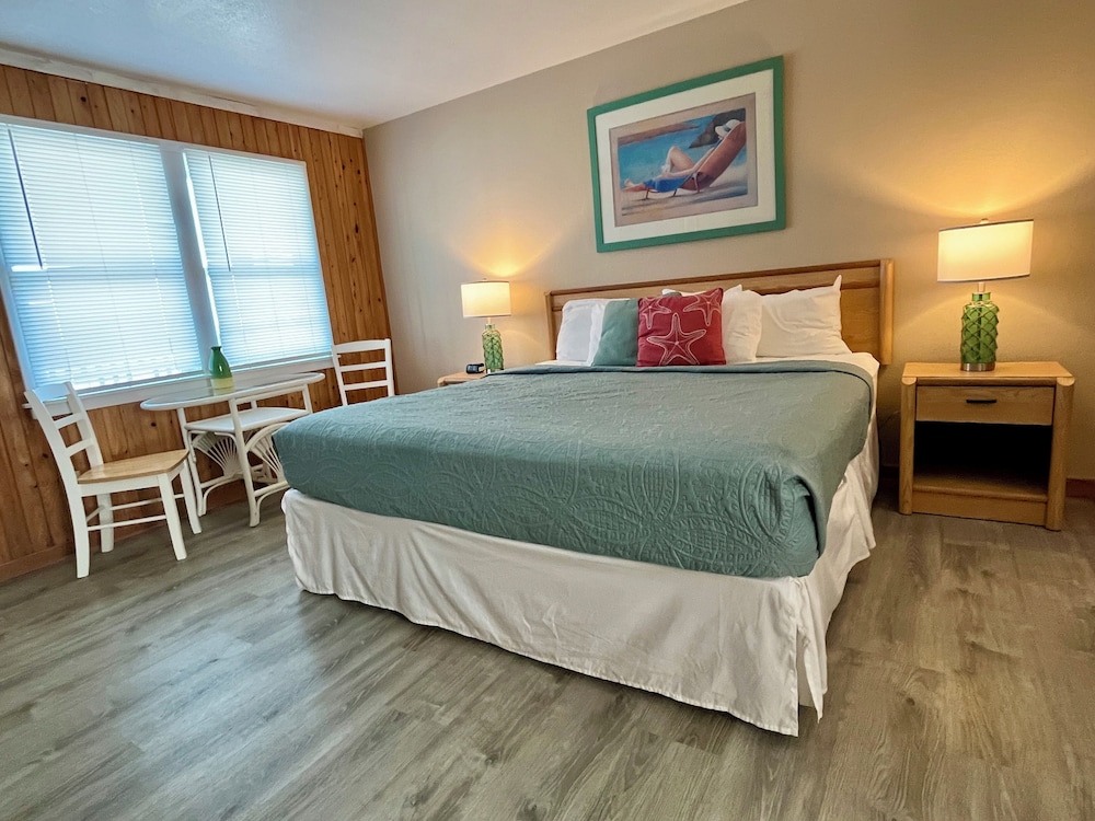 Classic Single Room, 1 King Bed, Non Smoking, Ocean View