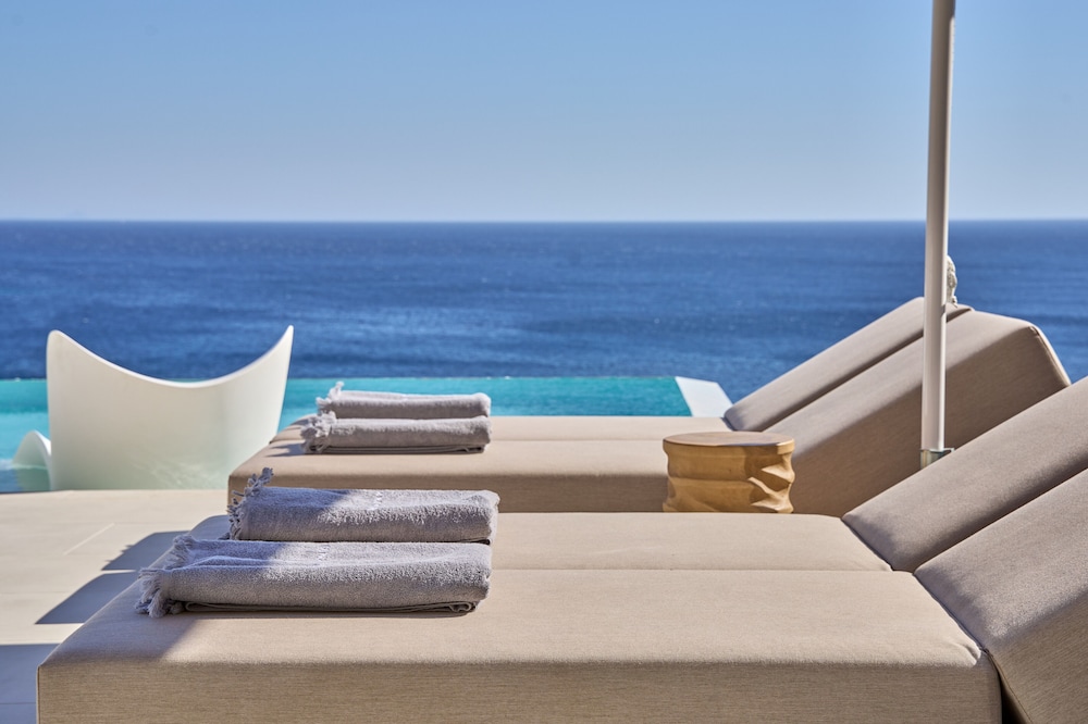 Grand Suite, 3 Bedrooms, Private Pool - Photo 3