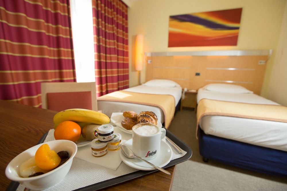 Standard Double or Twin Room - Photo 6