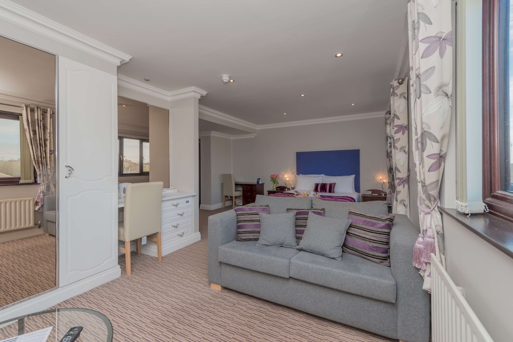 Suite, 1 King Bed, Non Smoking (with Sofabed) - Photo 10