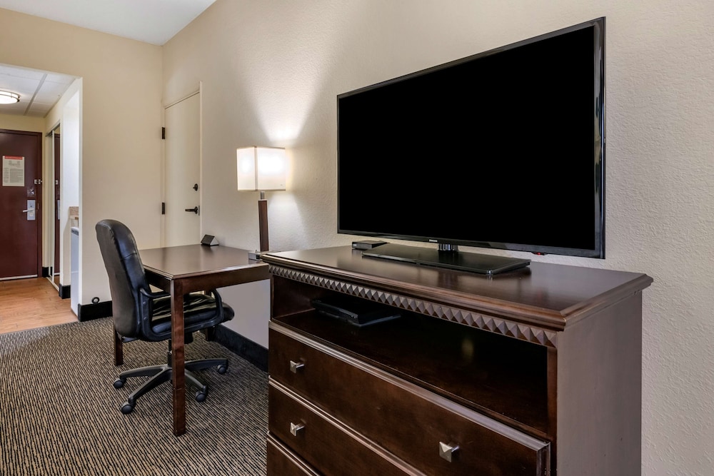 Standard Room, Multiple Beds, Non Smoking - Photo 2