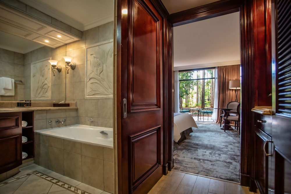 Superior Luxury Family Room - Photo 4