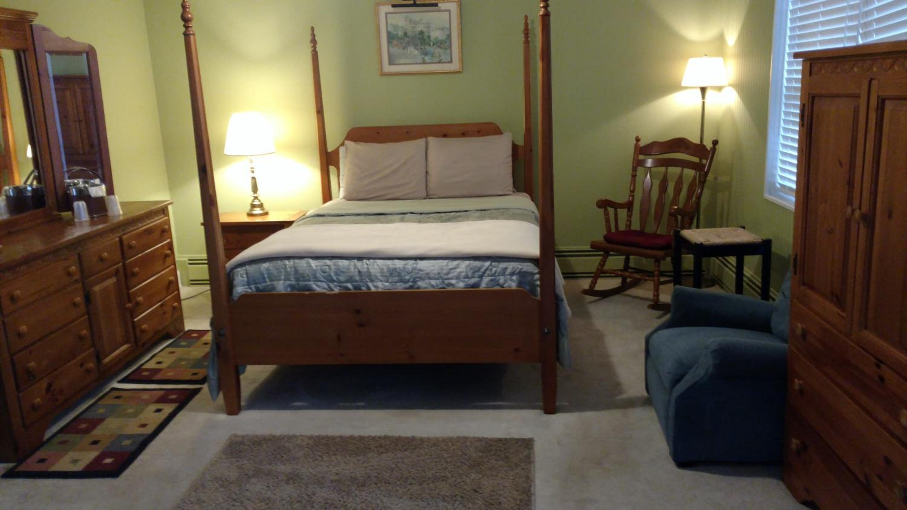 Queen Room - Non-Smoking photo 2